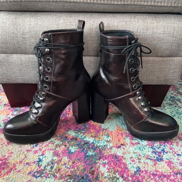 UO Heeled Boots - Picture 3 of 11